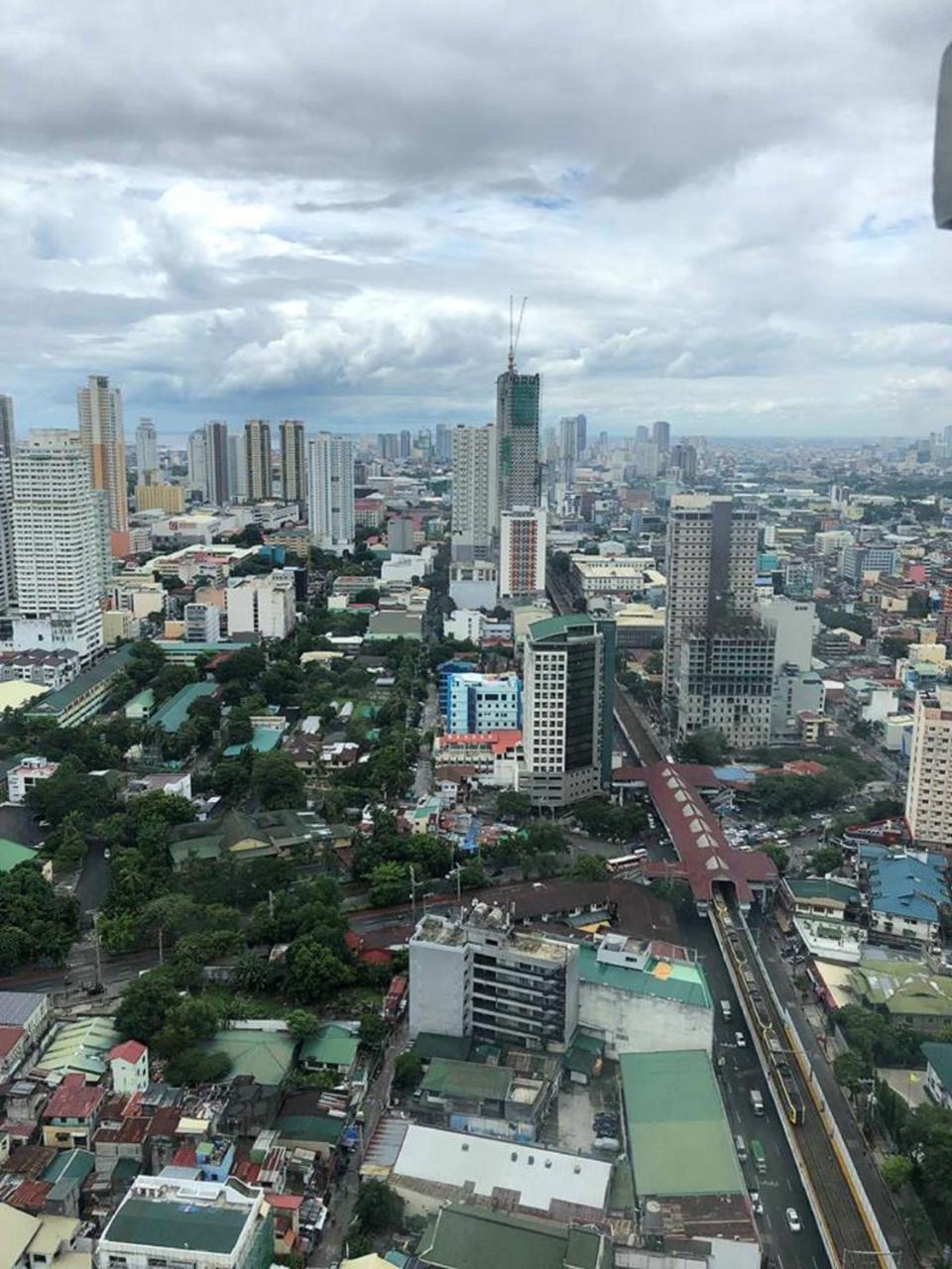 Green Residences 1bedroom Condotel In Metro Free Breakfast For 2 Apartment Manila