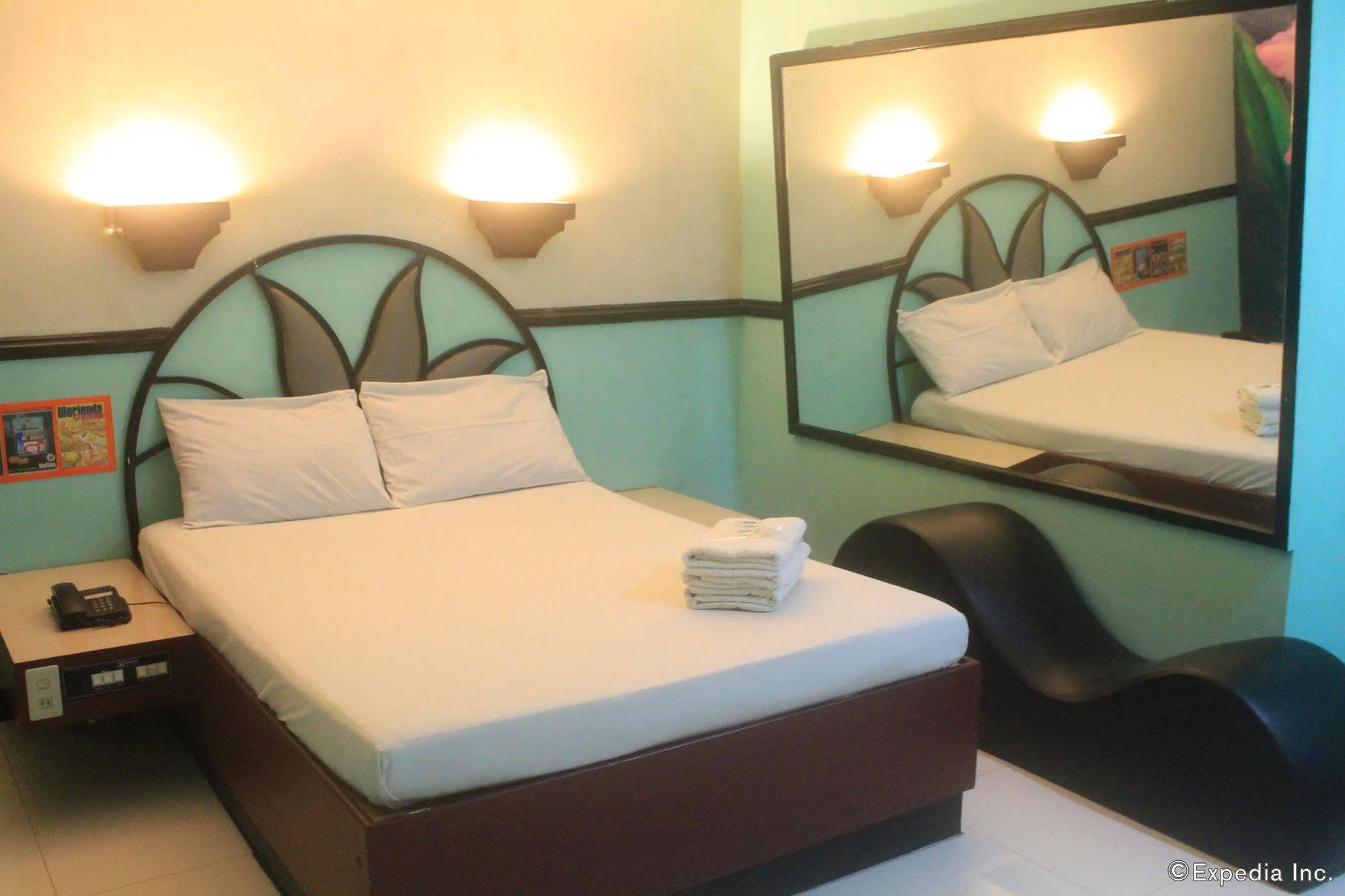 Halina Drive In Hotel-sta Mesa 2* Manila