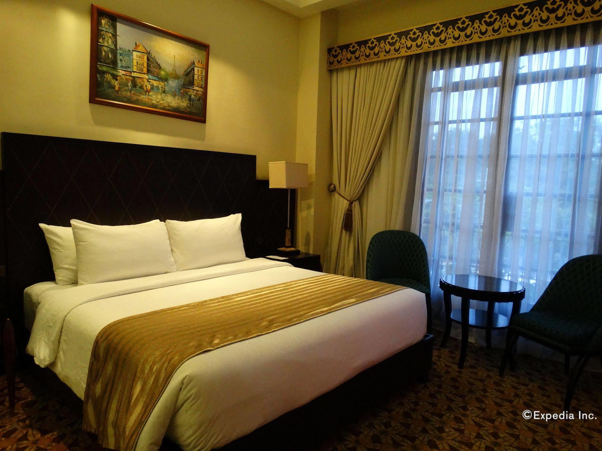 The Luneta Hotel 3*