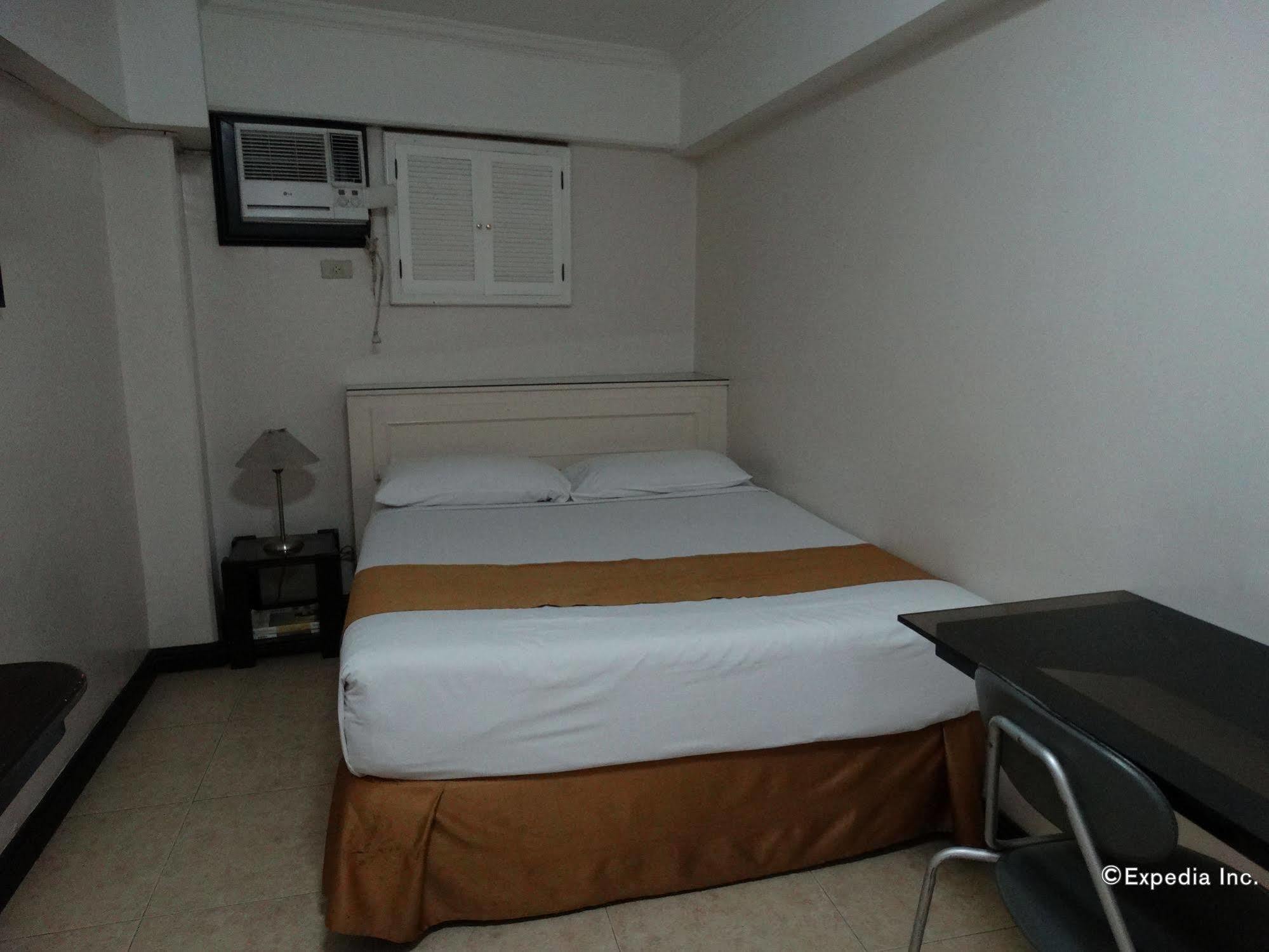 Ralph Anthony 2* Manila