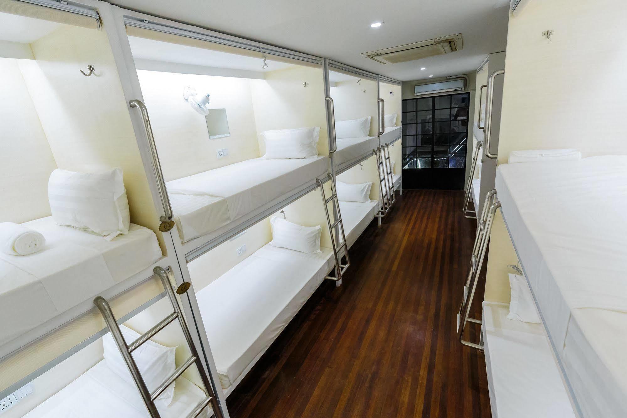 Tambayan Capsule & Bar *