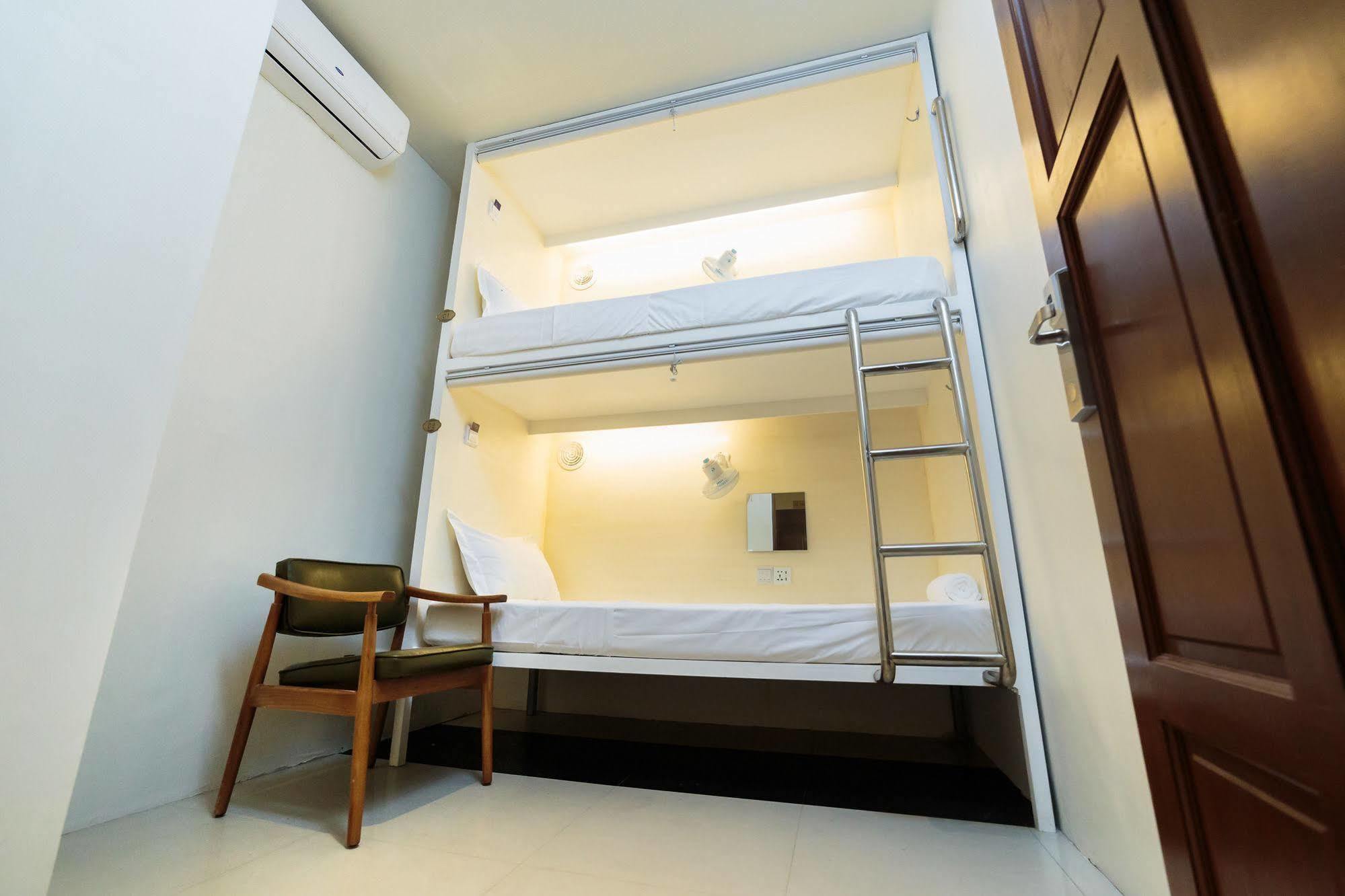 Tambayan Capsule & Bar