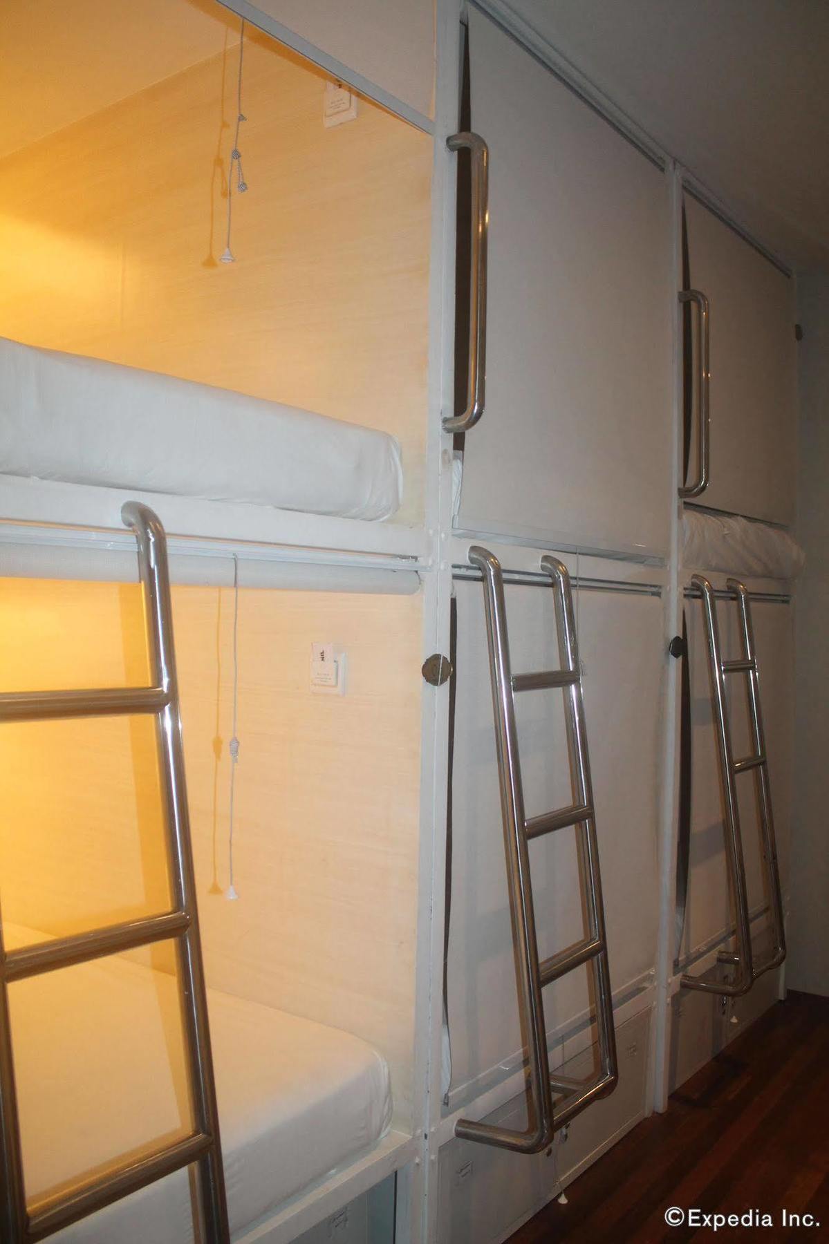 Tambayan Capsule & Bar Hostel