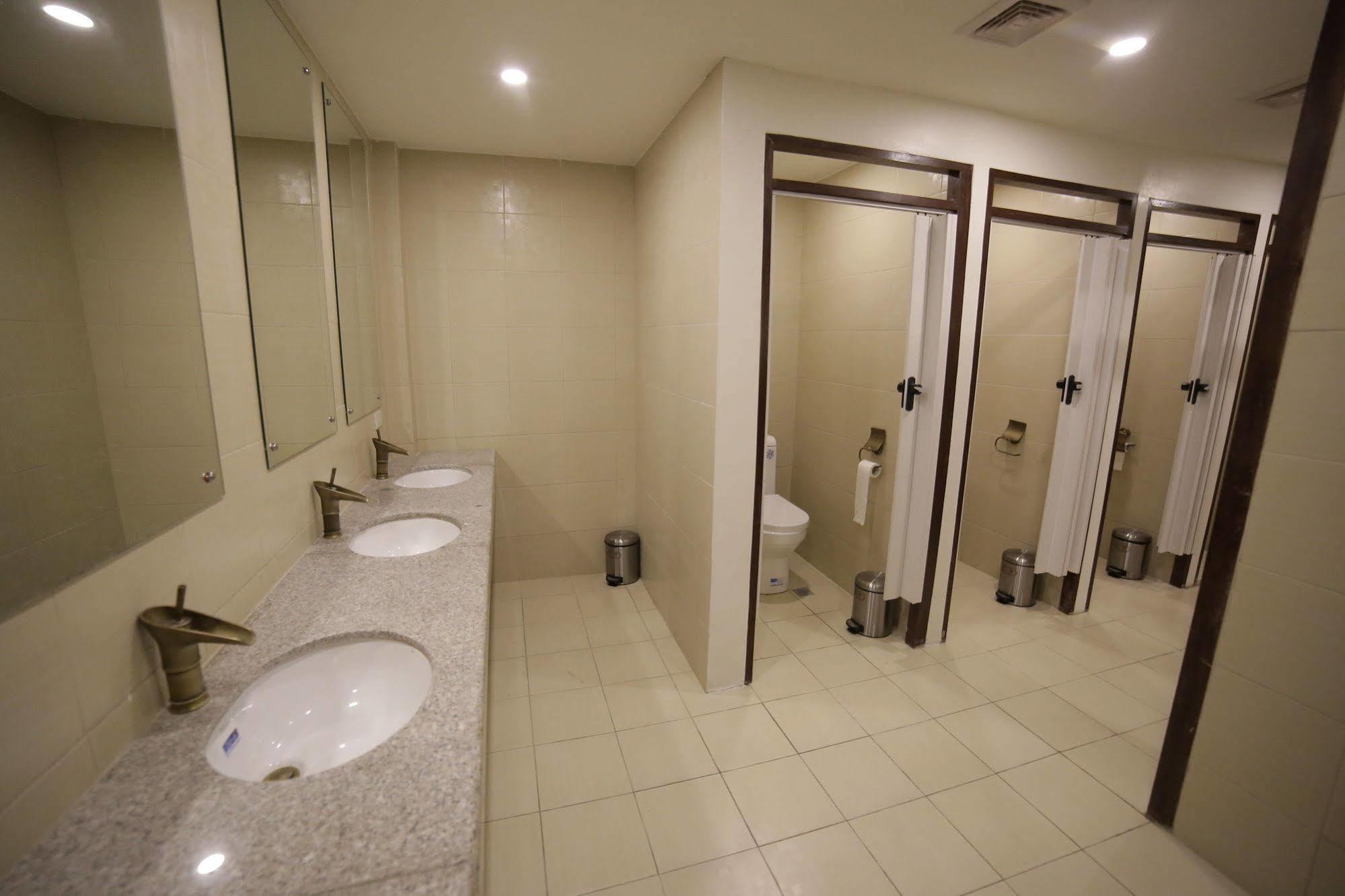 Hostel Tambayan Capsule & Bar Manila