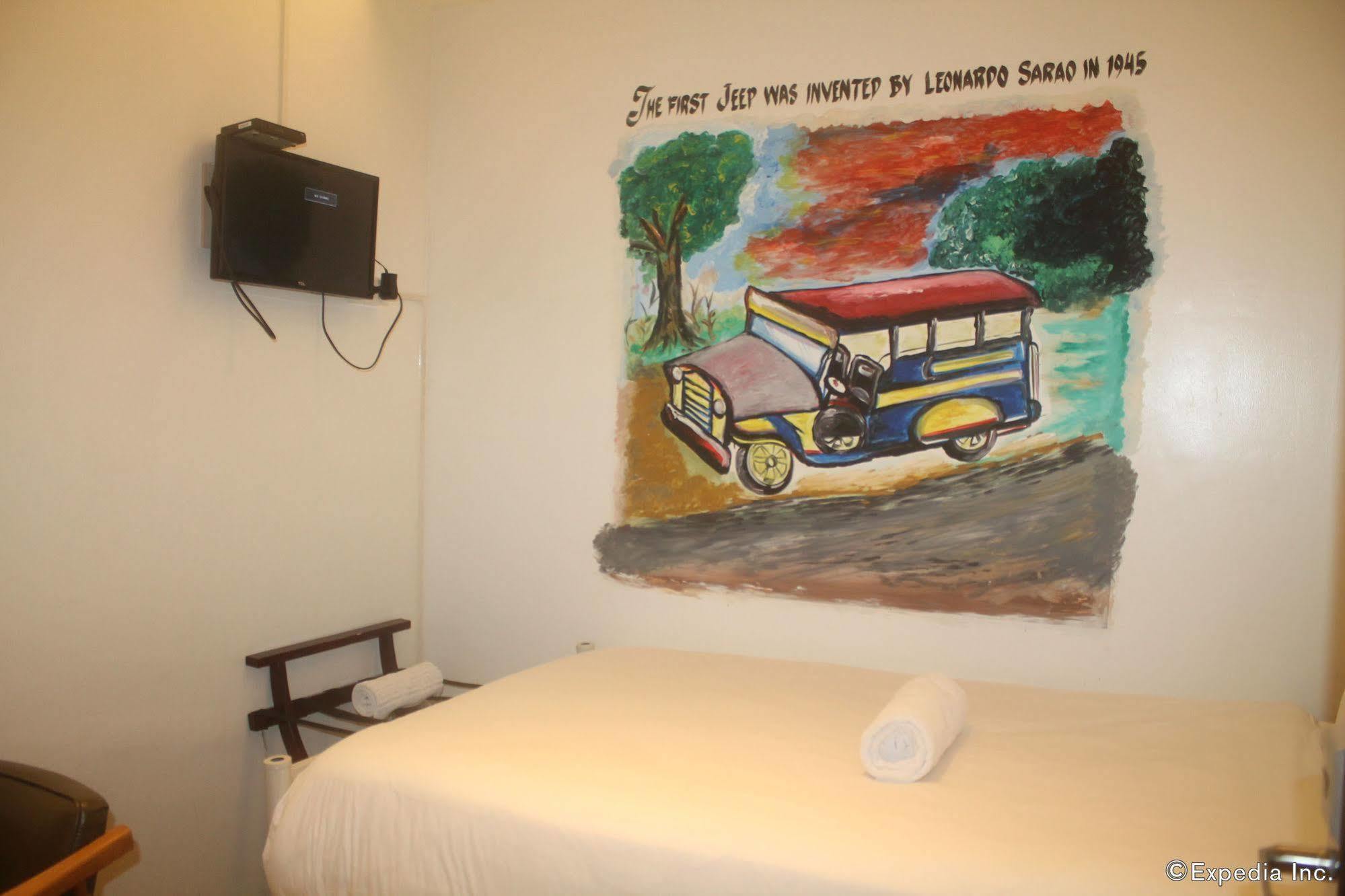 Tambayan Capsule & Bar Hostel