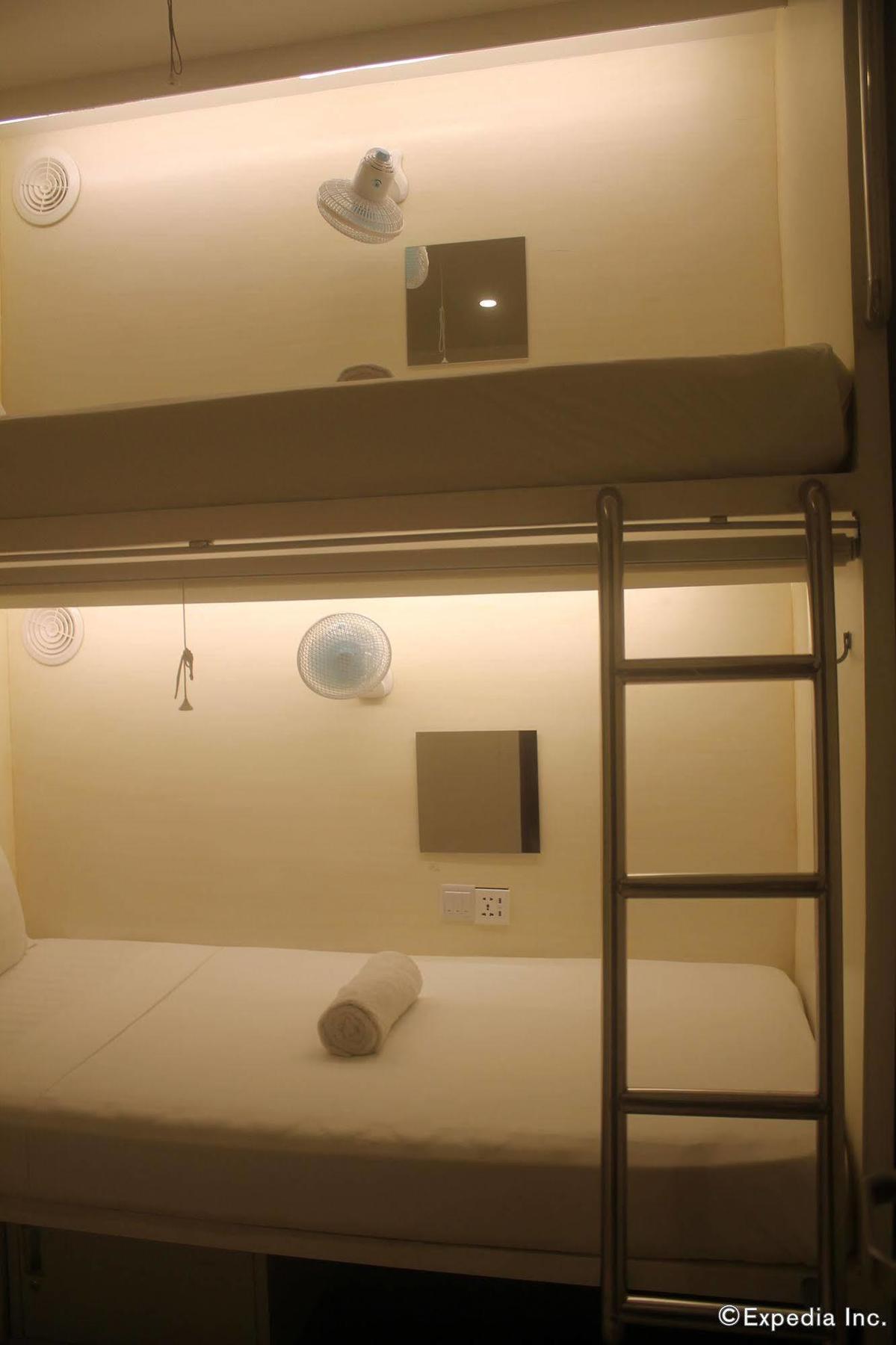 Tambayan Capsule & Bar *