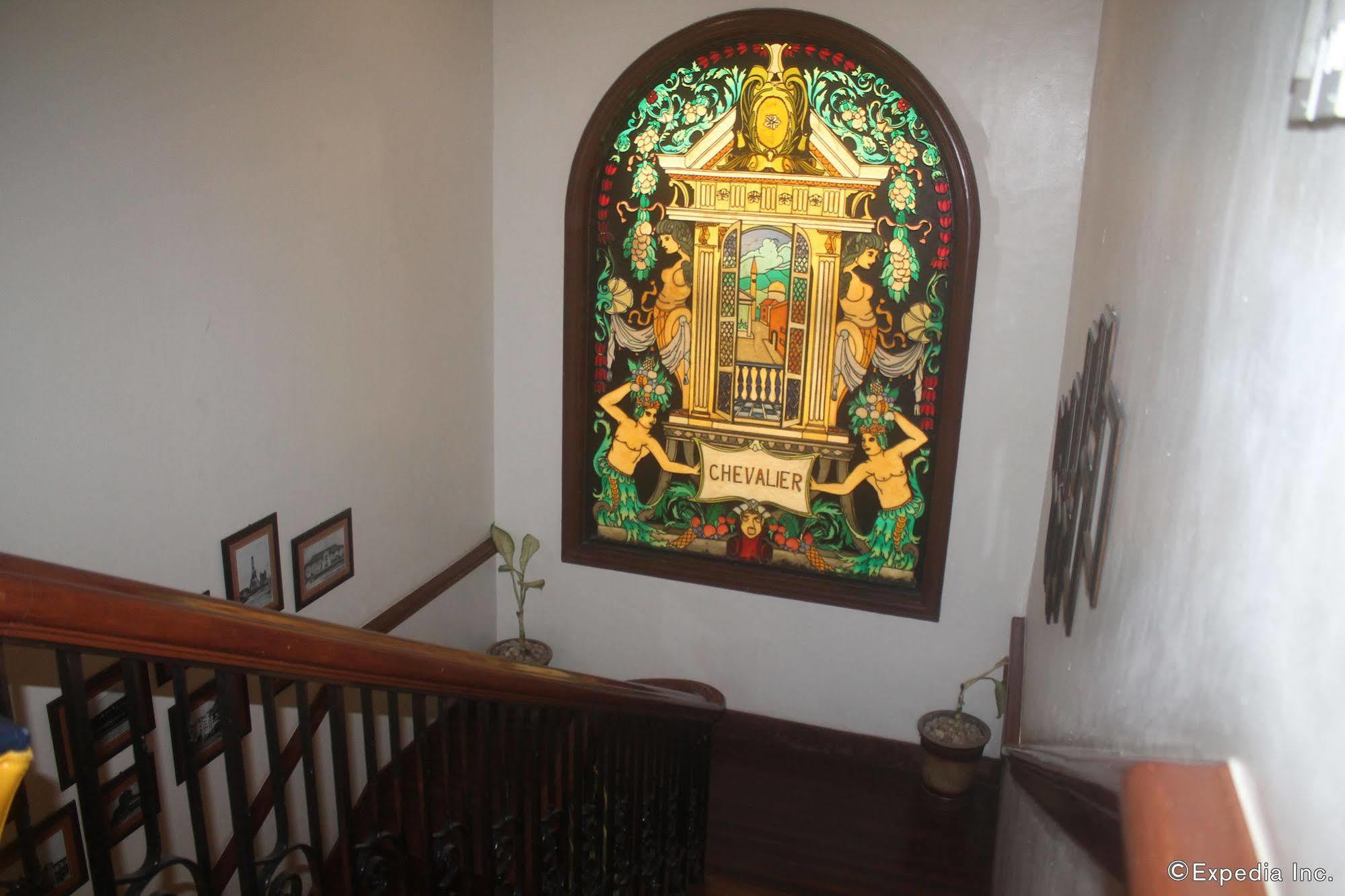 Tambayan Capsule & Bar Hostel *