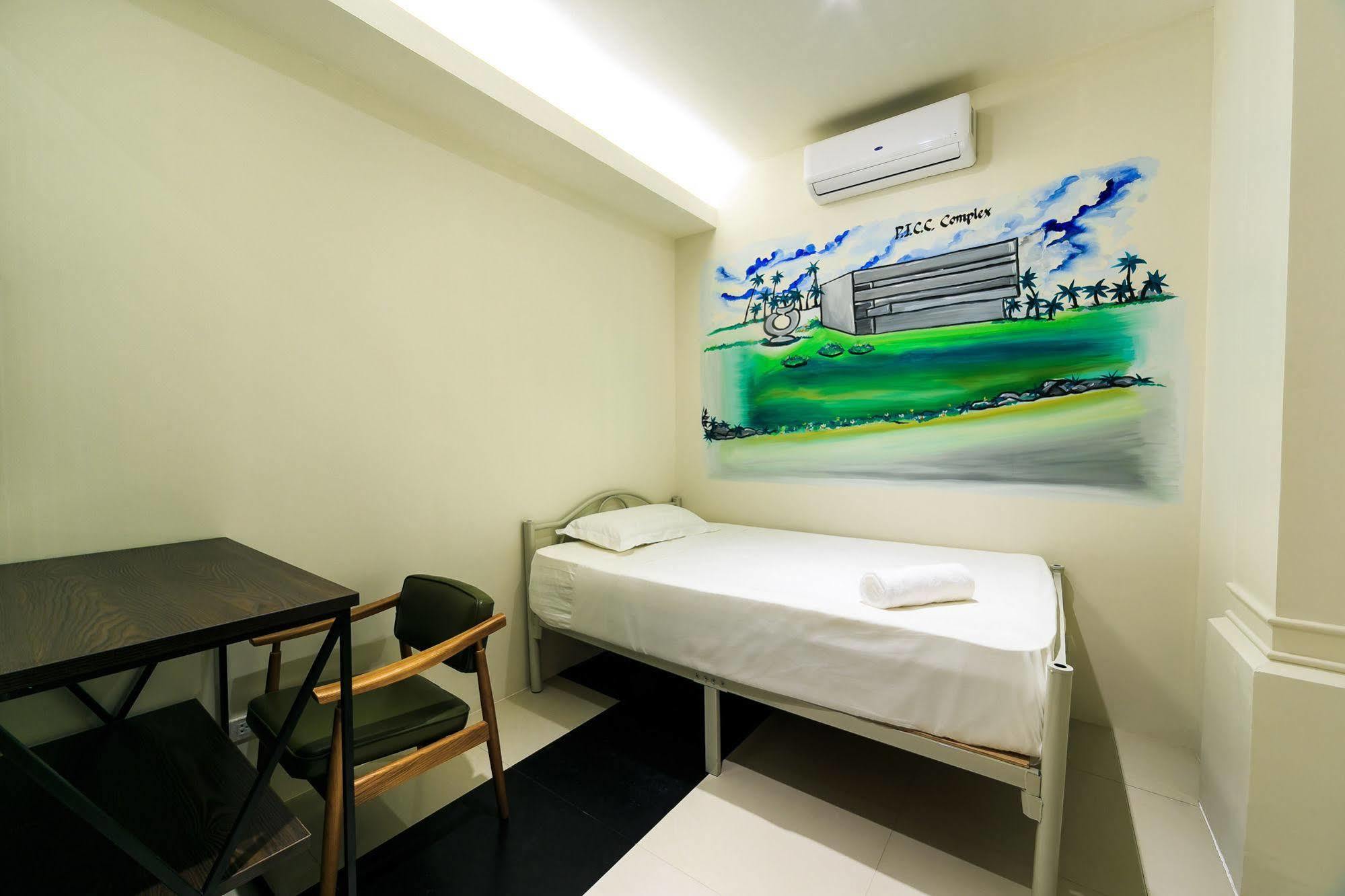Tambayan Capsule & Bar Hostel Manila