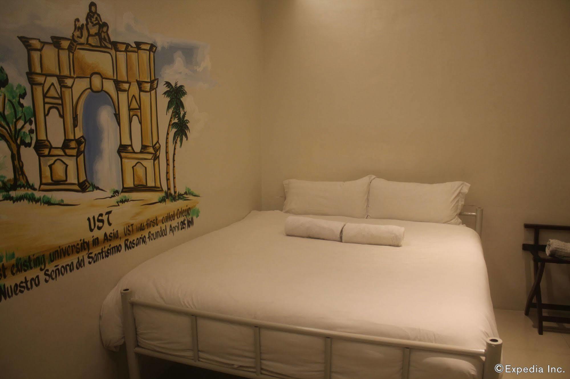 Tambayan Capsule & Bar Hostel Manila