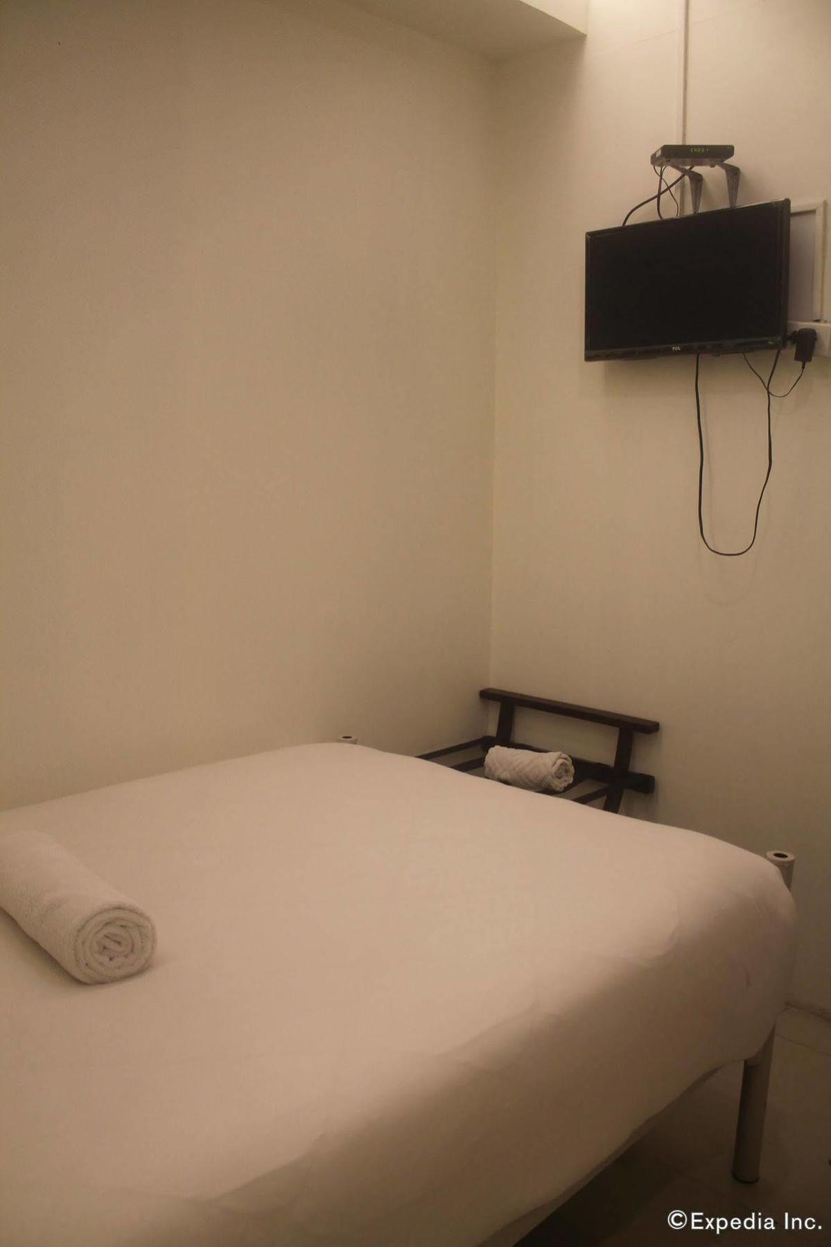 Tambayan Capsule & Bar Hostel