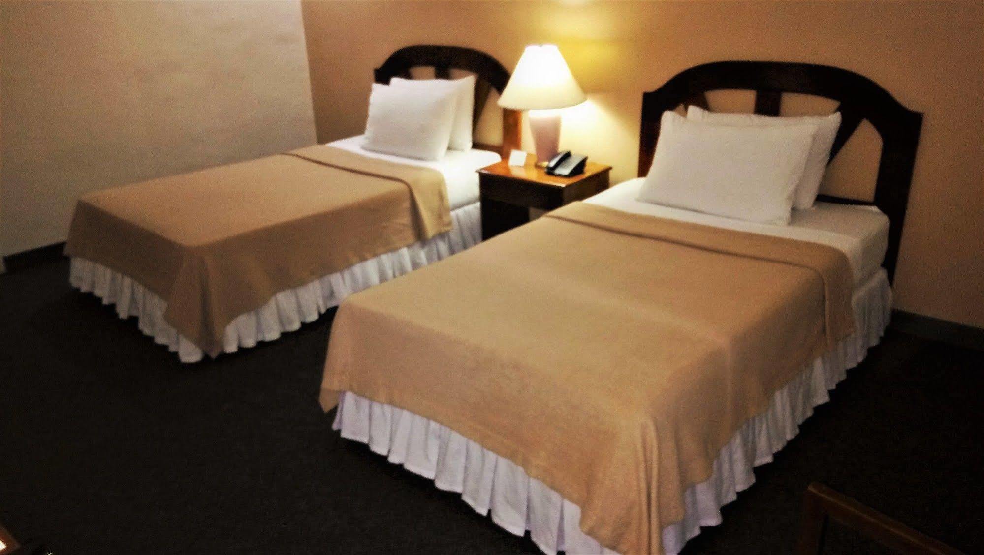 Hotel Adriatico Arms Manila