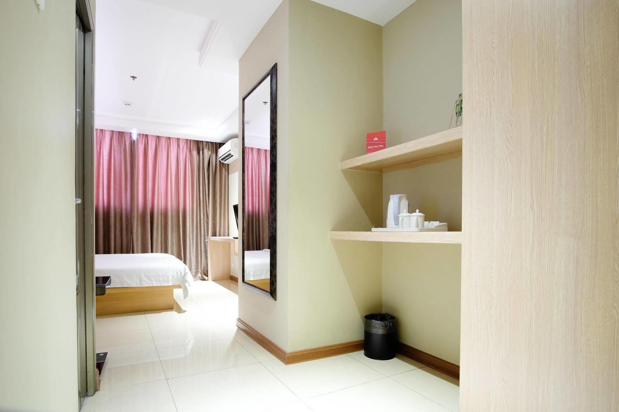 Zen Premium Dela Chambre Hotel Manila Hotel 3*