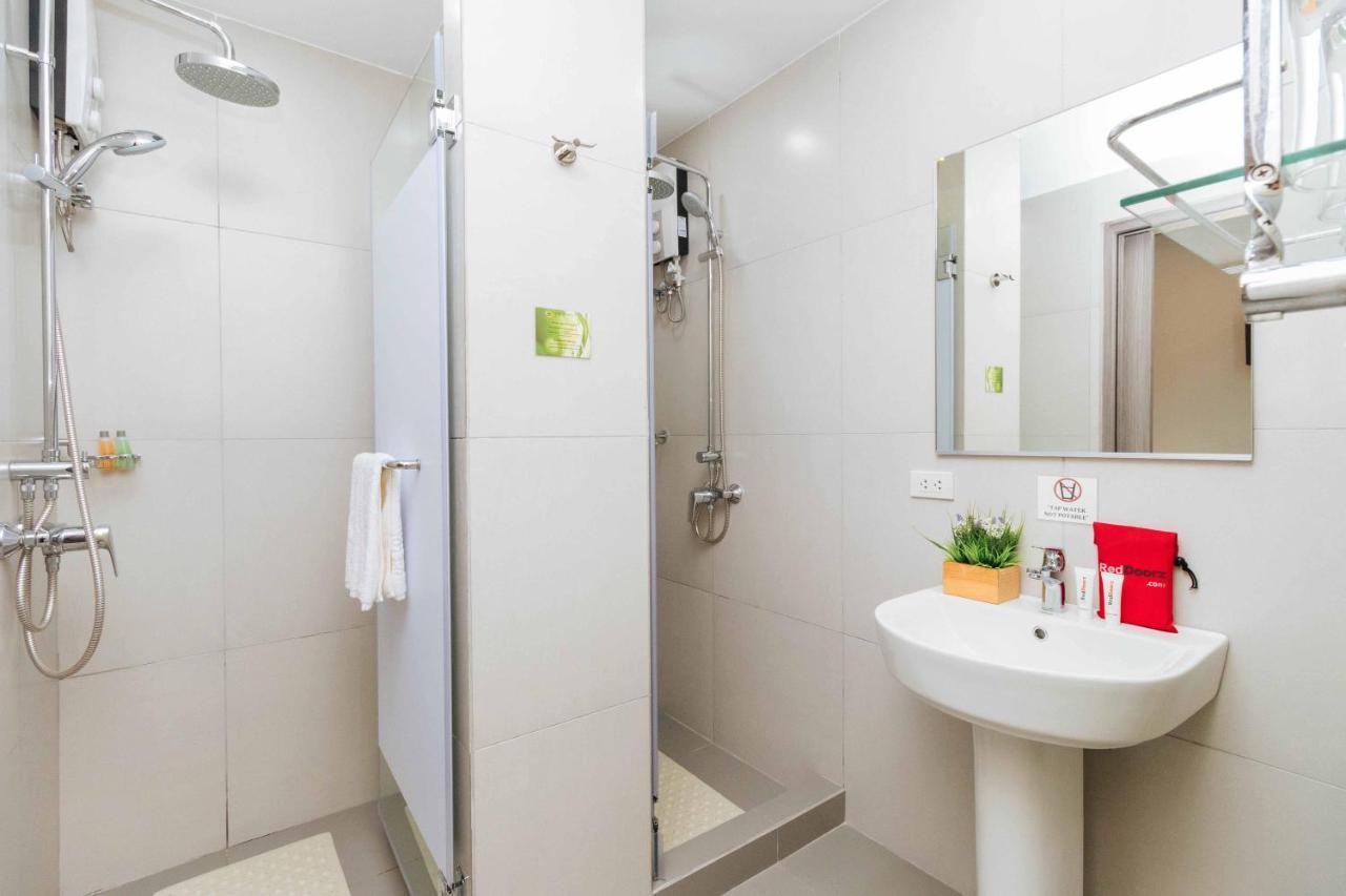 Hotel Reddoorz Premium Near Ateneo Katipunan 4*
