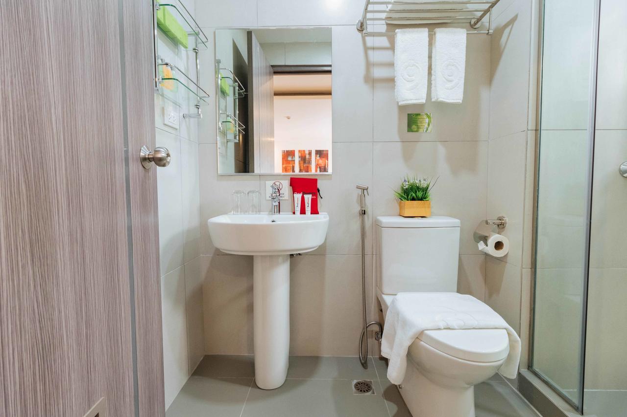 Hotel Reddoorz Premium Near Ateneo Katipunan Manila