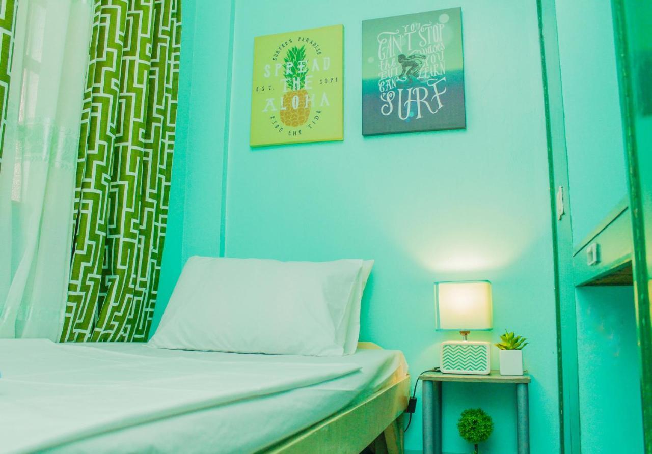 Backpackers - Nomadsmnl Homestay Manila
