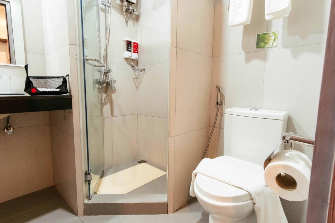 Reddoorz Premium Near Ateneo Katipunan Hotel