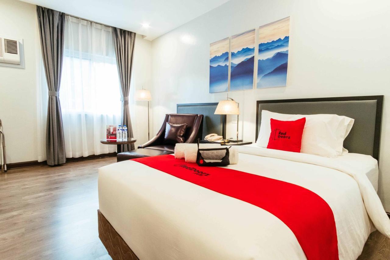 Hotel Reddoorz Premium Near Ateneo Katipunan Manila