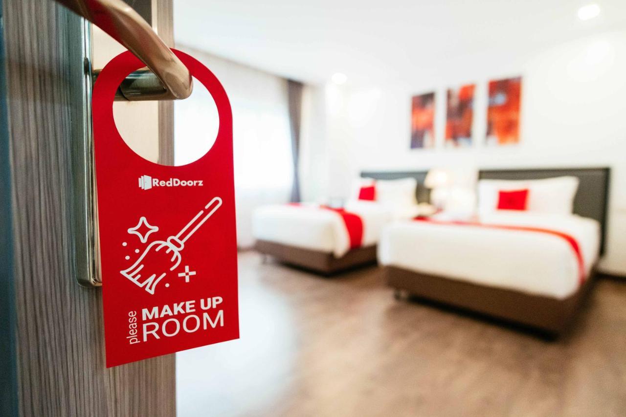 Hotel Reddoorz Premium Near Ateneo Katipunan 4*