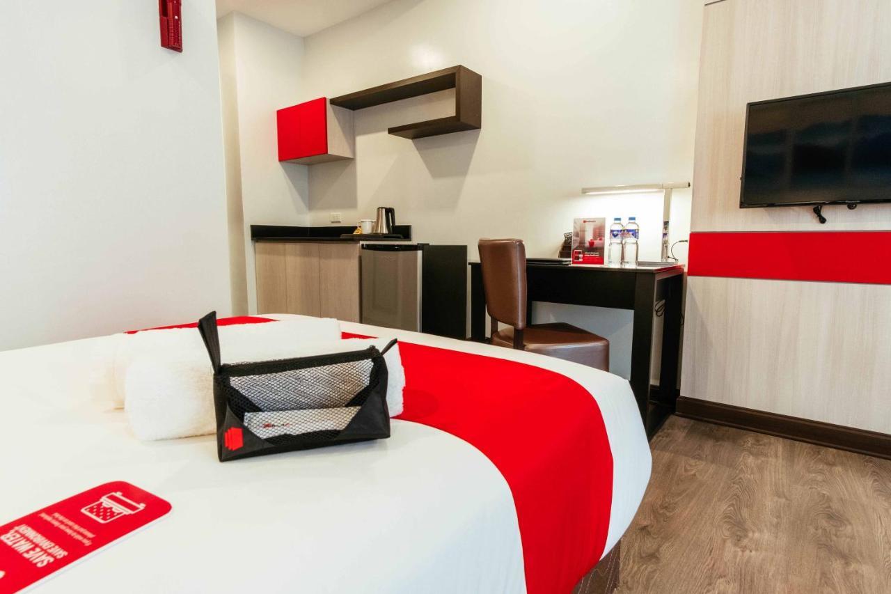 Reddoorz Premium Near Ateneo Katipunan Hotel 4*