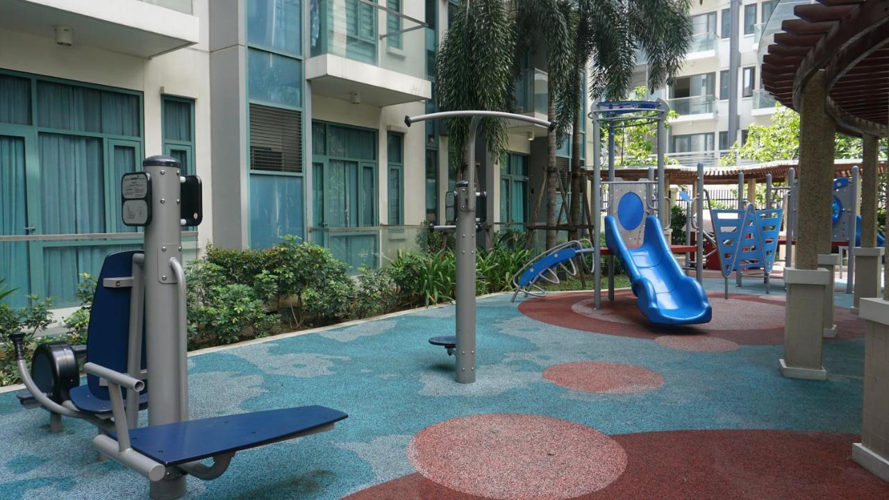 Palm Tree Near Mnl Airport Terminal 3 By Elr Apartment Manila