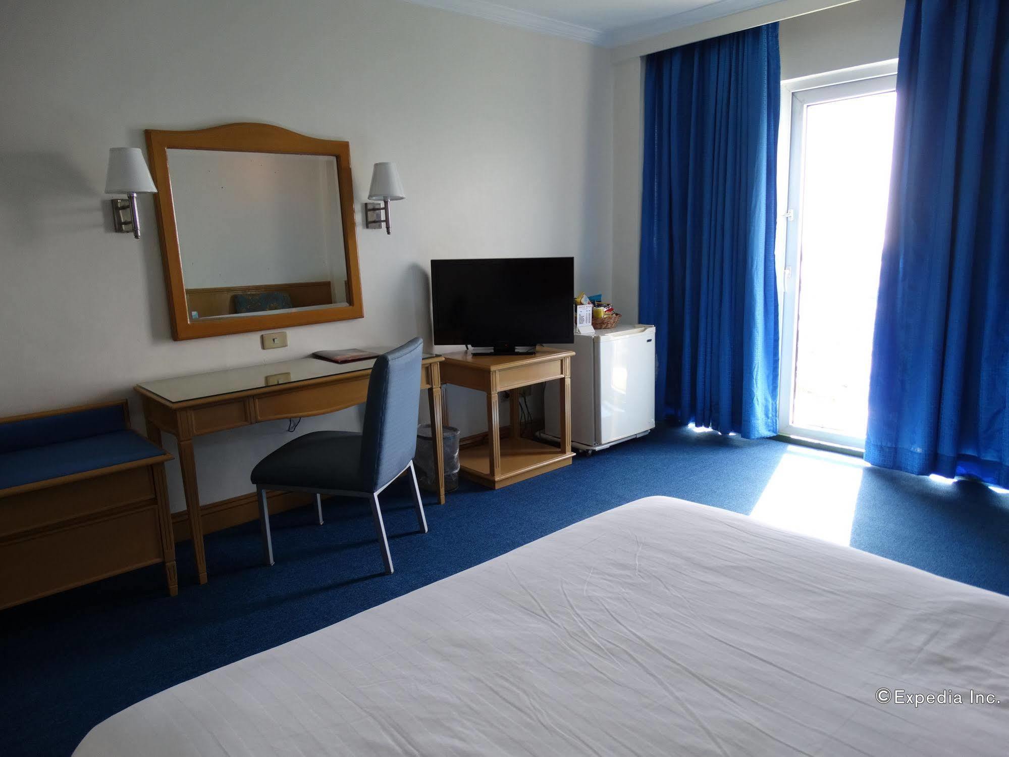 Aloha Roxas Boulevard 3*