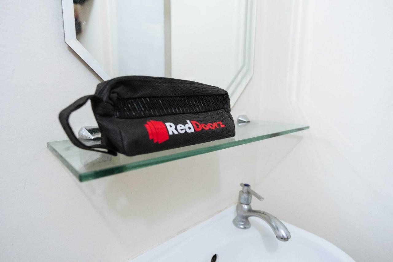 Hotel Reddoorz Premium @ Amaia Sucat 4*