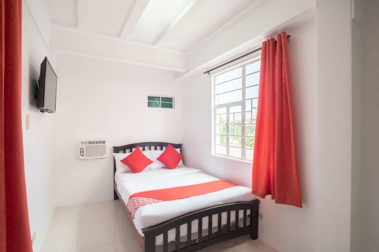 Hotel Oyo 179 Aguados Place