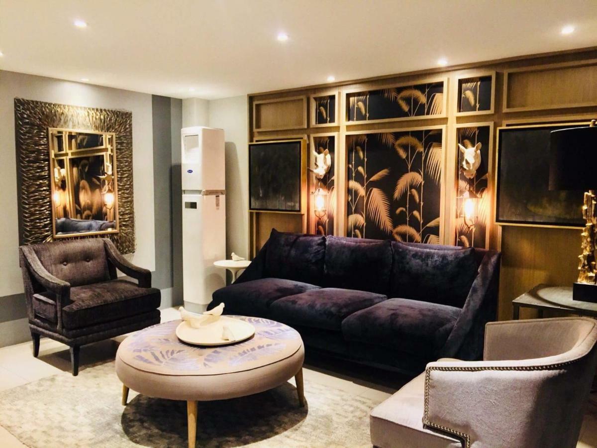 Sabrina's Crib 2br By Azure Residences Near Airport