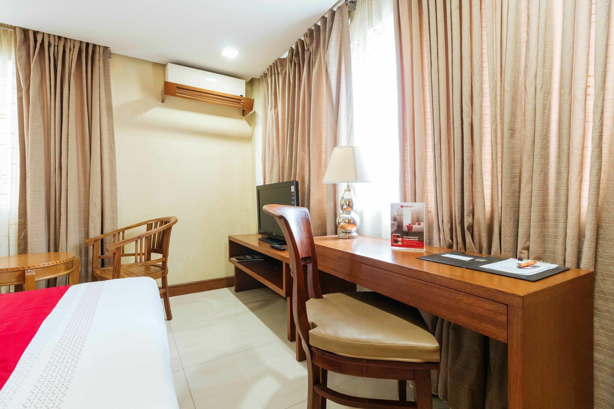 Reddoorz Near Vito Cruz