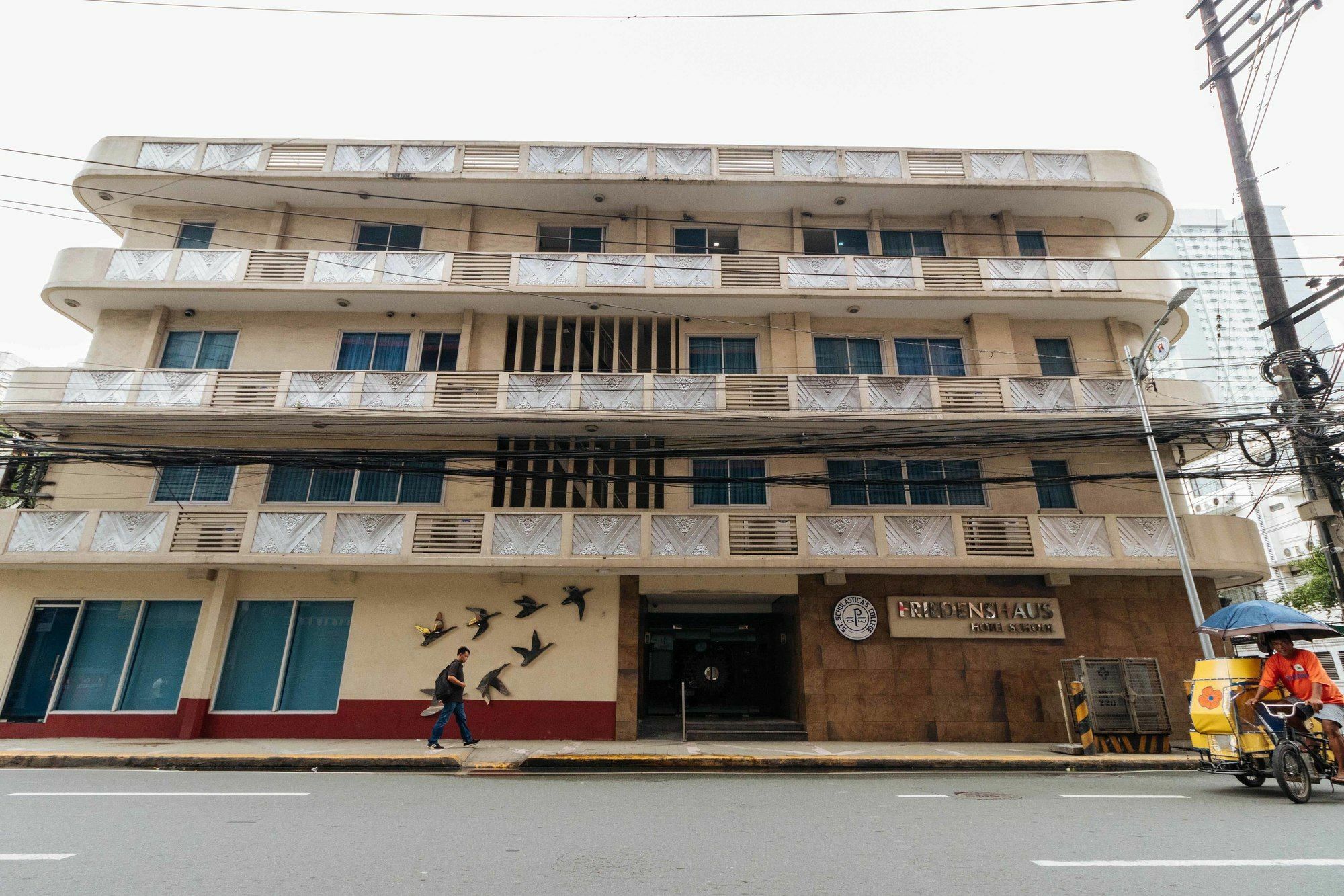 Reddoorz Near Vito Cruz Manila