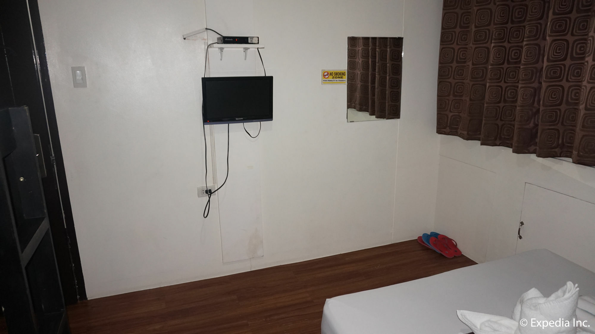 Oyo 878 Dg Budget Naia Hotel