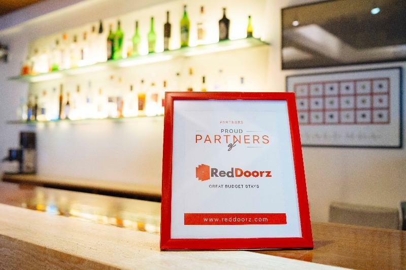 Reddoorz Plus Near Naia Expressway Hotel Manila