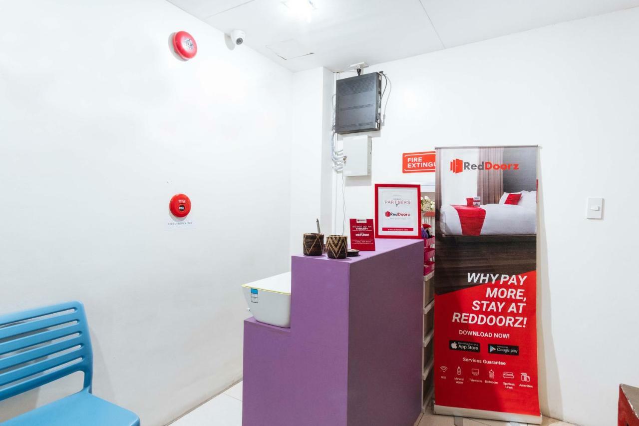 Hotel Reddoorz Near Robinsons Place 3*