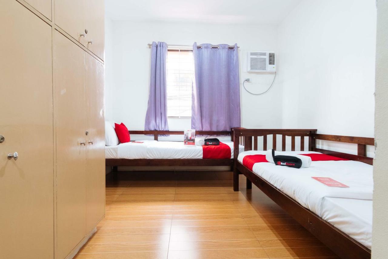 Hotel Reddoorz Near Robinsons Place 3*