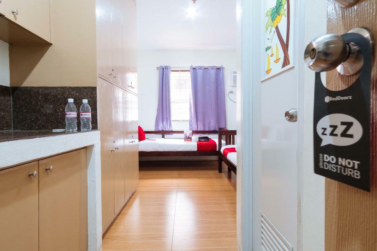 Reddoorz Near Robinsons Place Hotel 3*