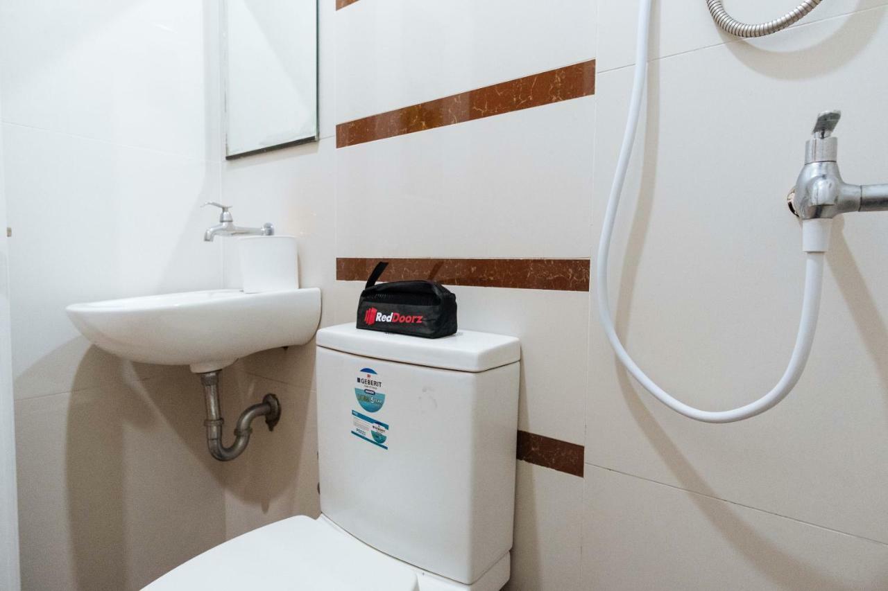 Hotel Reddoorz Near Robinsons Place Manila