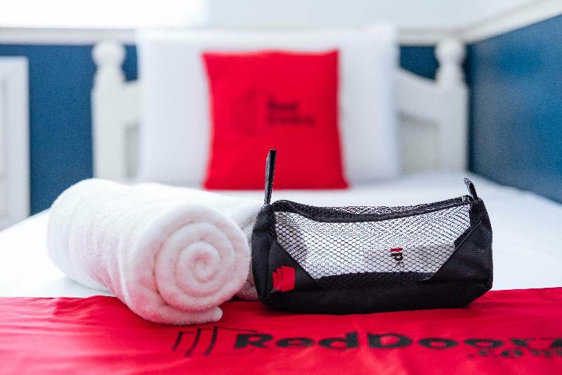 Reddoorz Near Robinsons Place Hotel 3*