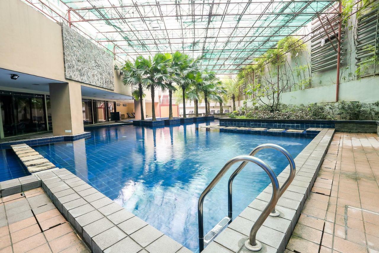 Hotel Oyo 215 Sunshine City Suites 3*