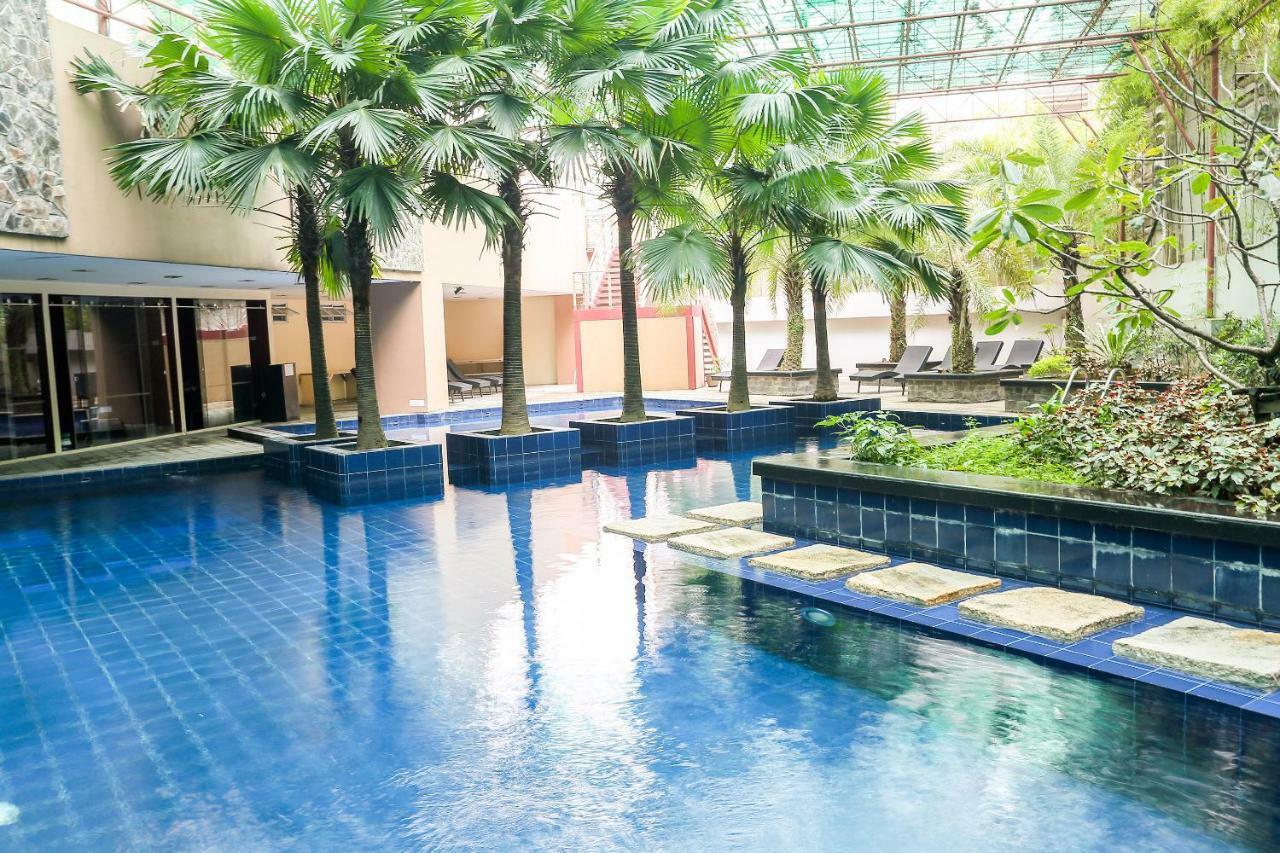 Oyo 215 Sunshine City Suites 3*