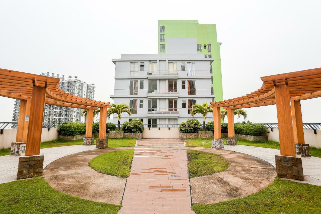 Oyo 215 Sunshine City Suites