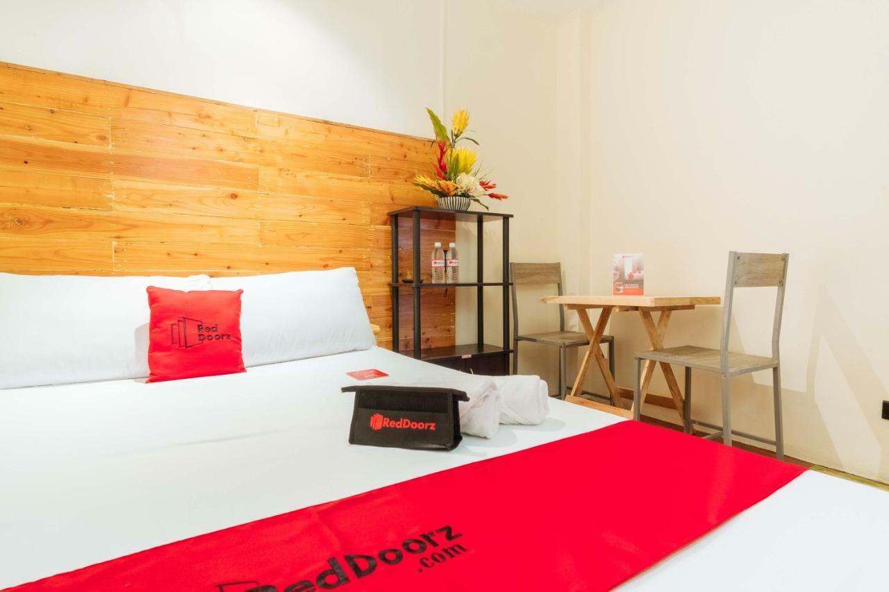 Hotel Reddoorz @ Vicente Street Espana