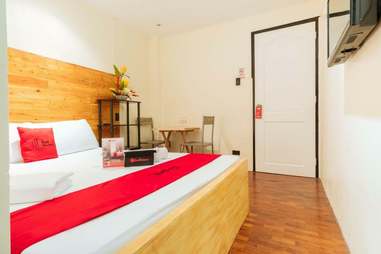 Reddoorz @ Vicente Street Espana 2*