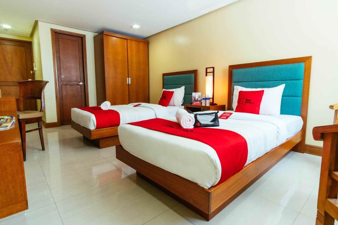Hotel Reddoorz Near Vito Cruz 3*