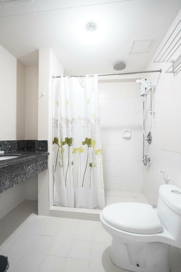 Tivoli Garden Residences / 3802 - Cozy 2-br W/ Balcony For Big Groups Apartment