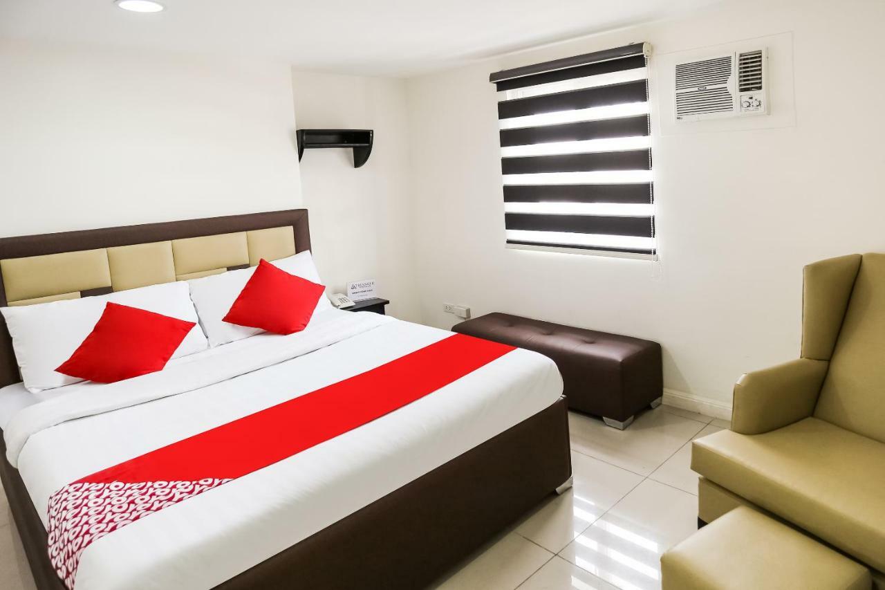 Oyo 393 Triangle Apartelle 2*