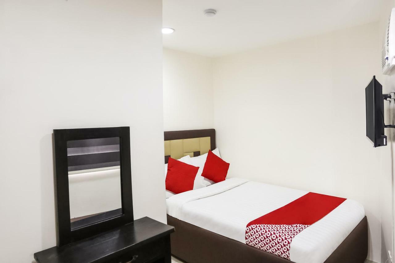Oyo 393 Triangle Apartelle 2* Manila