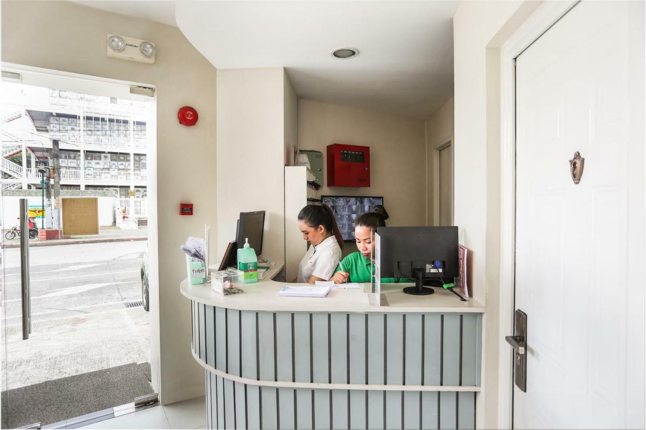 Oyo 393 Triangle Apartelle Hotel
