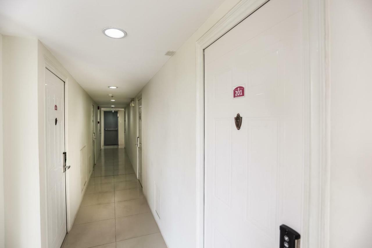 Oyo 393 Triangle Apartelle Hotel