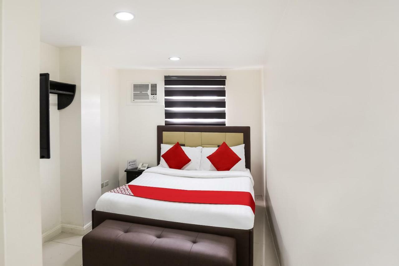 Oyo 393 Triangle Apartelle Manila
