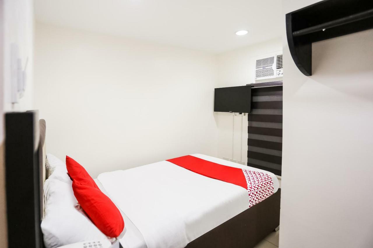 Oyo 393 Triangle Apartelle Manila